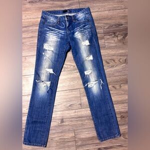 💖3-$50 David Kahn Blue Jeans
Distressed
Size 26
Like New